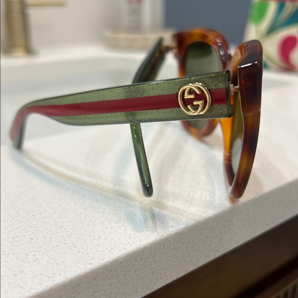 Gucci Tortoise shell frame, green red glitter sides